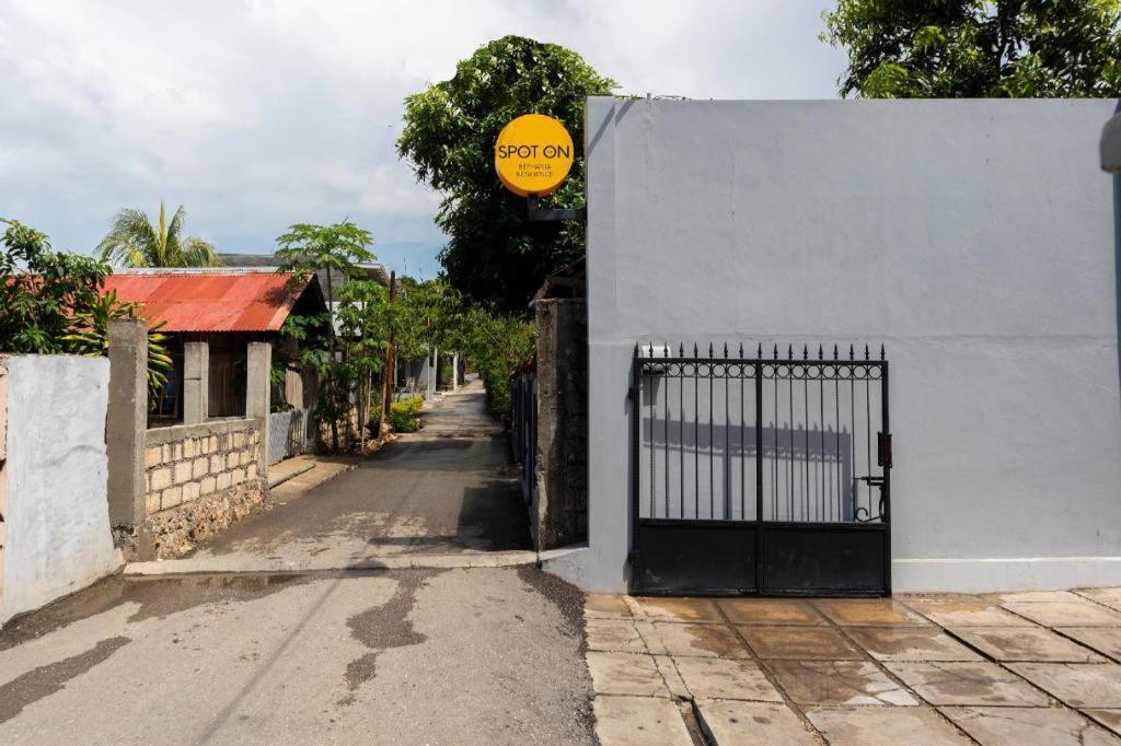 Spot On 2063 Bethania Residence Kupang  Ngoại thất bức ảnh